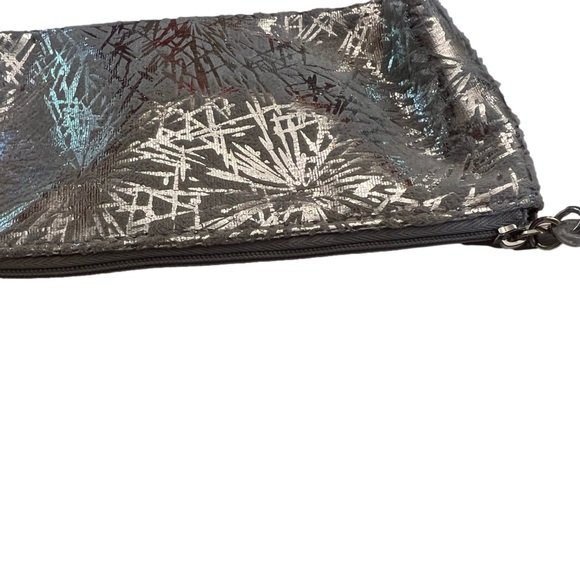 MAC Cosmetics silver metallic makeup bag NWOT - Picture 5 of 9